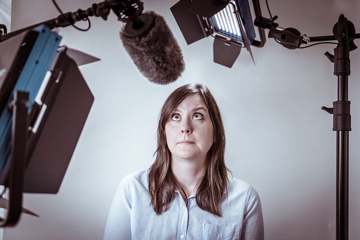 Do It Yourself Video Training woman looking confused about video equipment<br />

